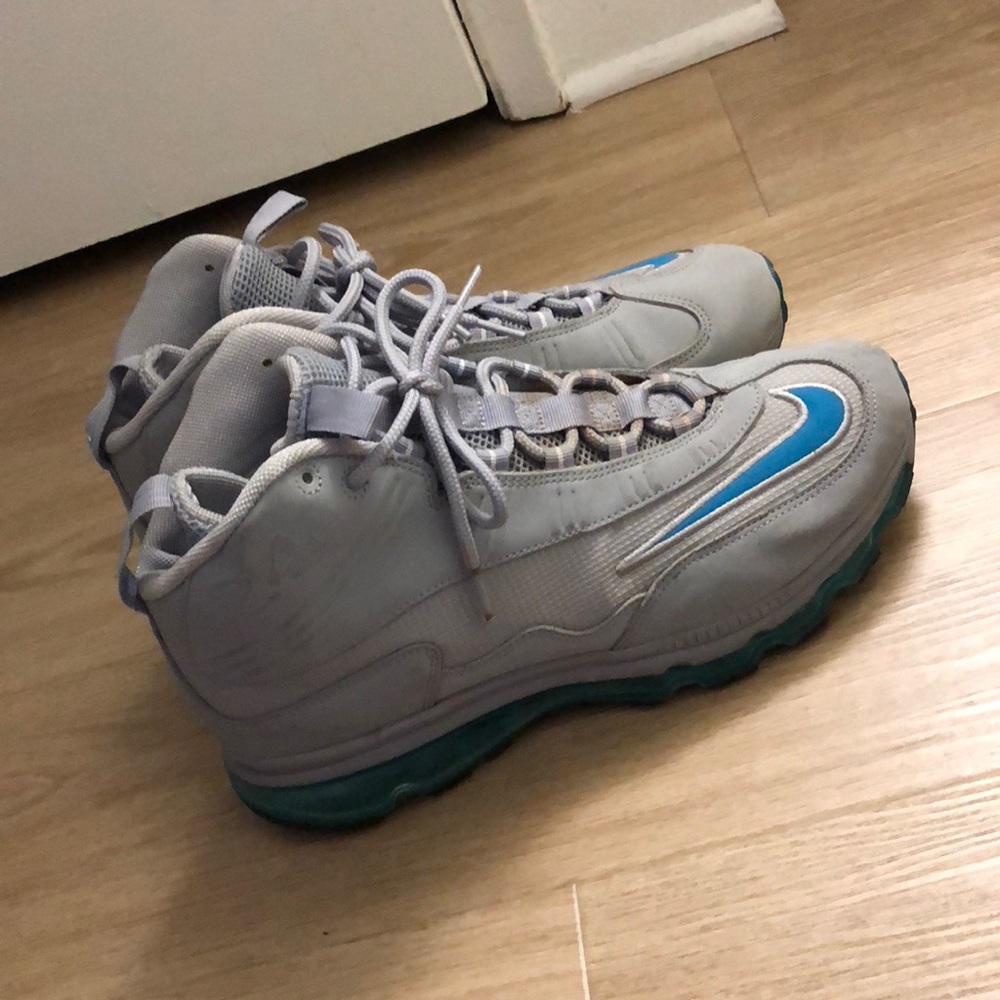 Nike 24